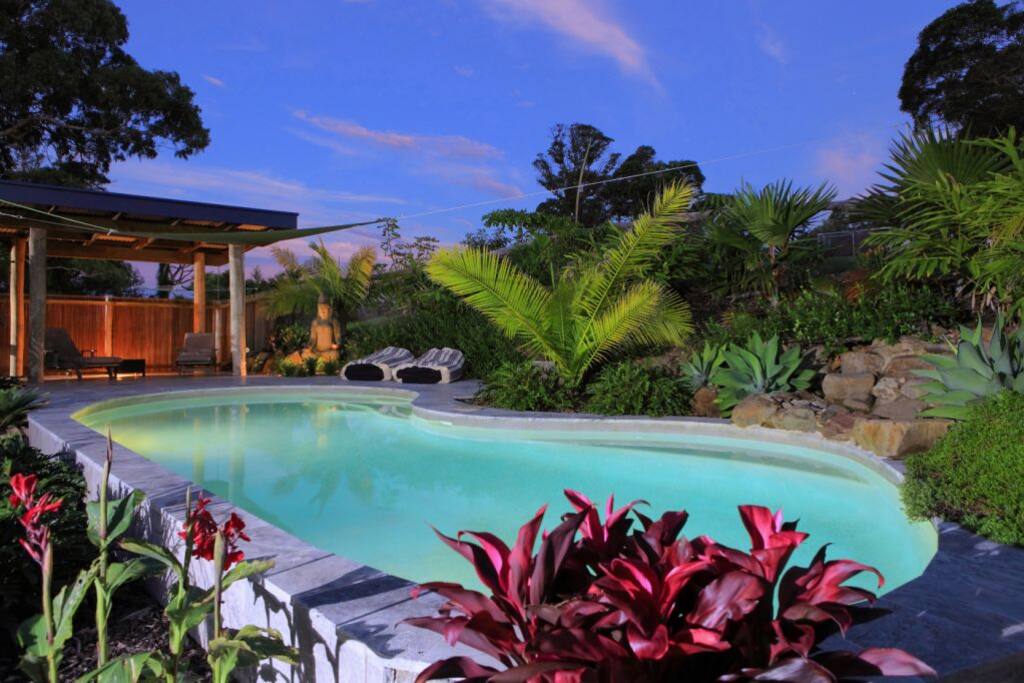 Our award winning pool area, which received the gold award in the 2015 Spasa Awards of Excellence, Australian Wide freeform or natural concrete residential category