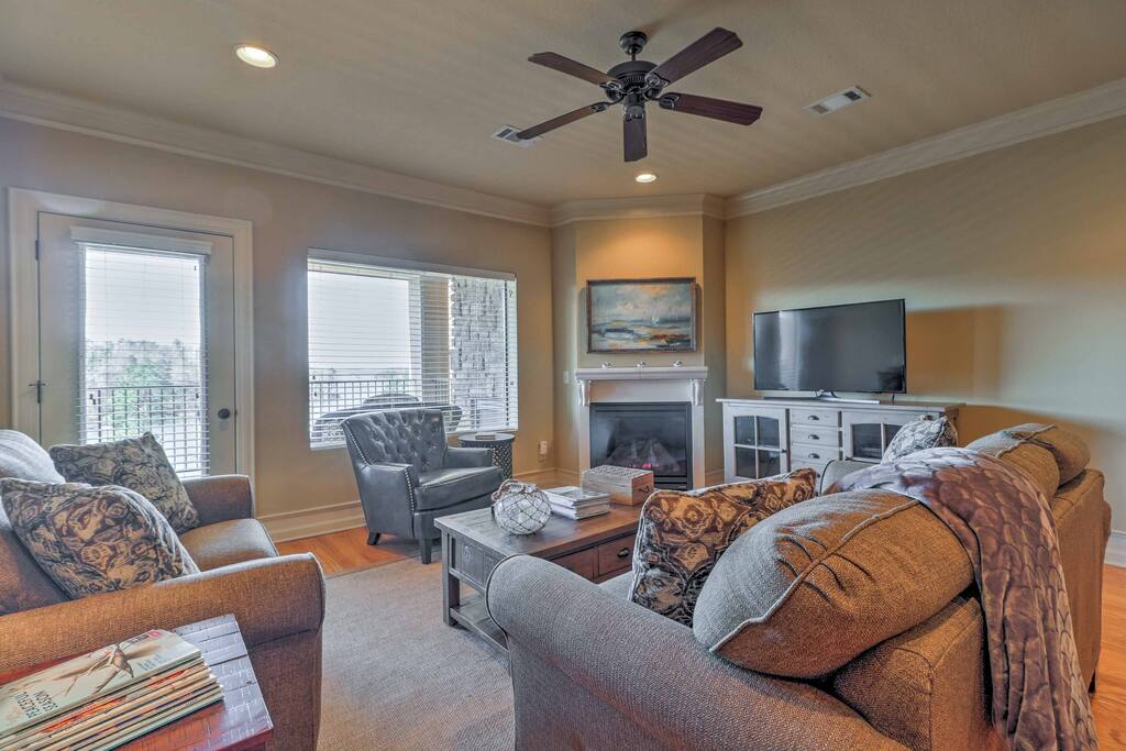 Rent the watercraft of your choice at Harbor Pointe Marina less than 1 mile away!