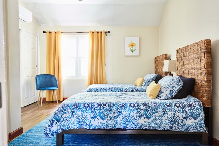 Canary : chambre au rez-de-chaussée avec deux lits jumeaux (un lit King Size sur demande)