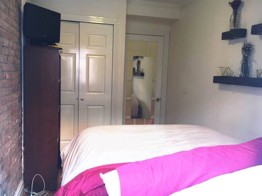 TV, closet, shelving