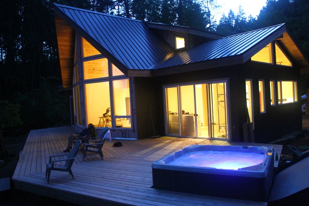 8 person hot tub