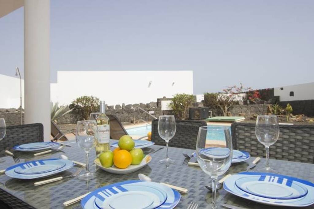 Alfresco dining