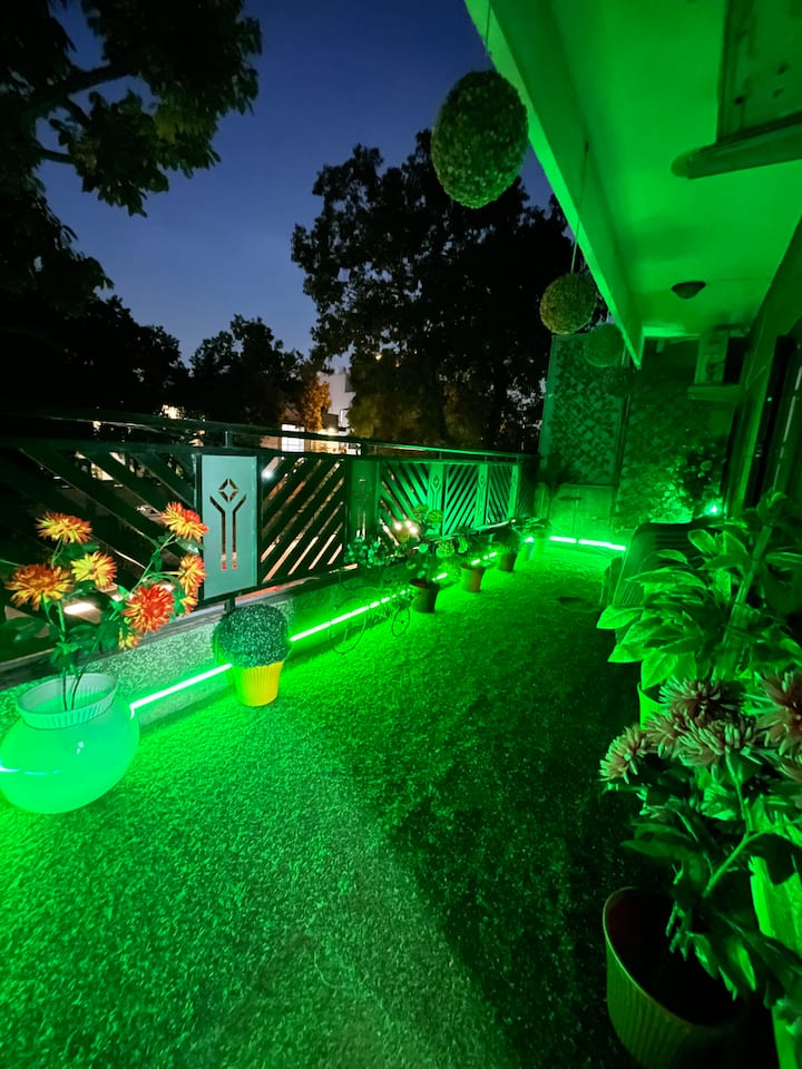 Beautiful 3BHK for Private Parties in Punjabi Bagh Villas for Rent in