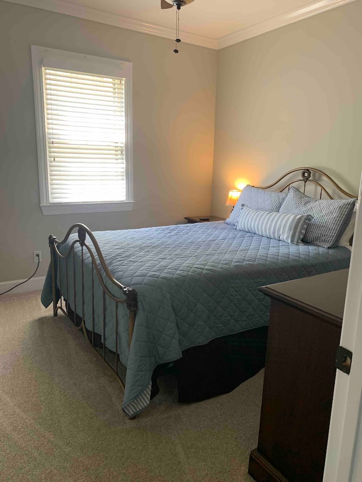 Dormitorio 2 (cama tamaño queen)