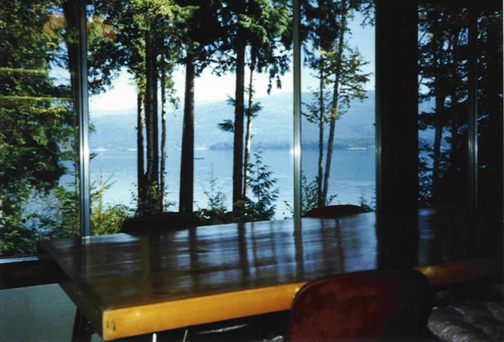 Spectacular lakeview from the diningroom!