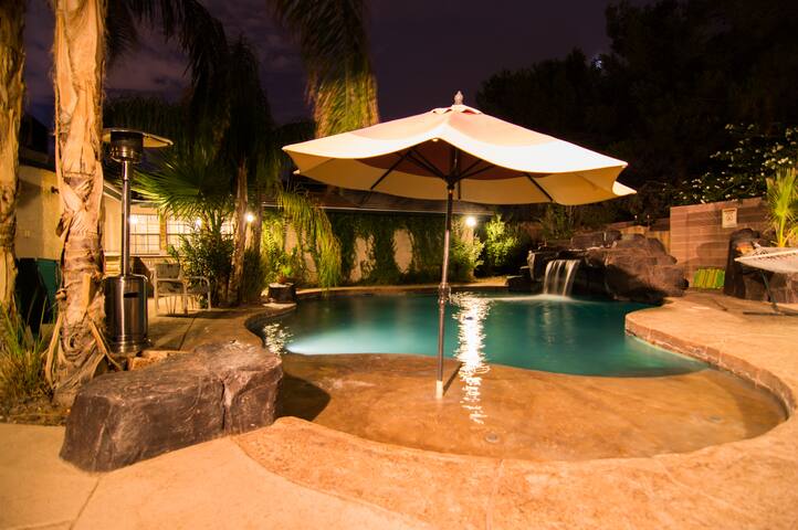 Tropical Estate&Guest Apt Hockey tickets available gallery image 3