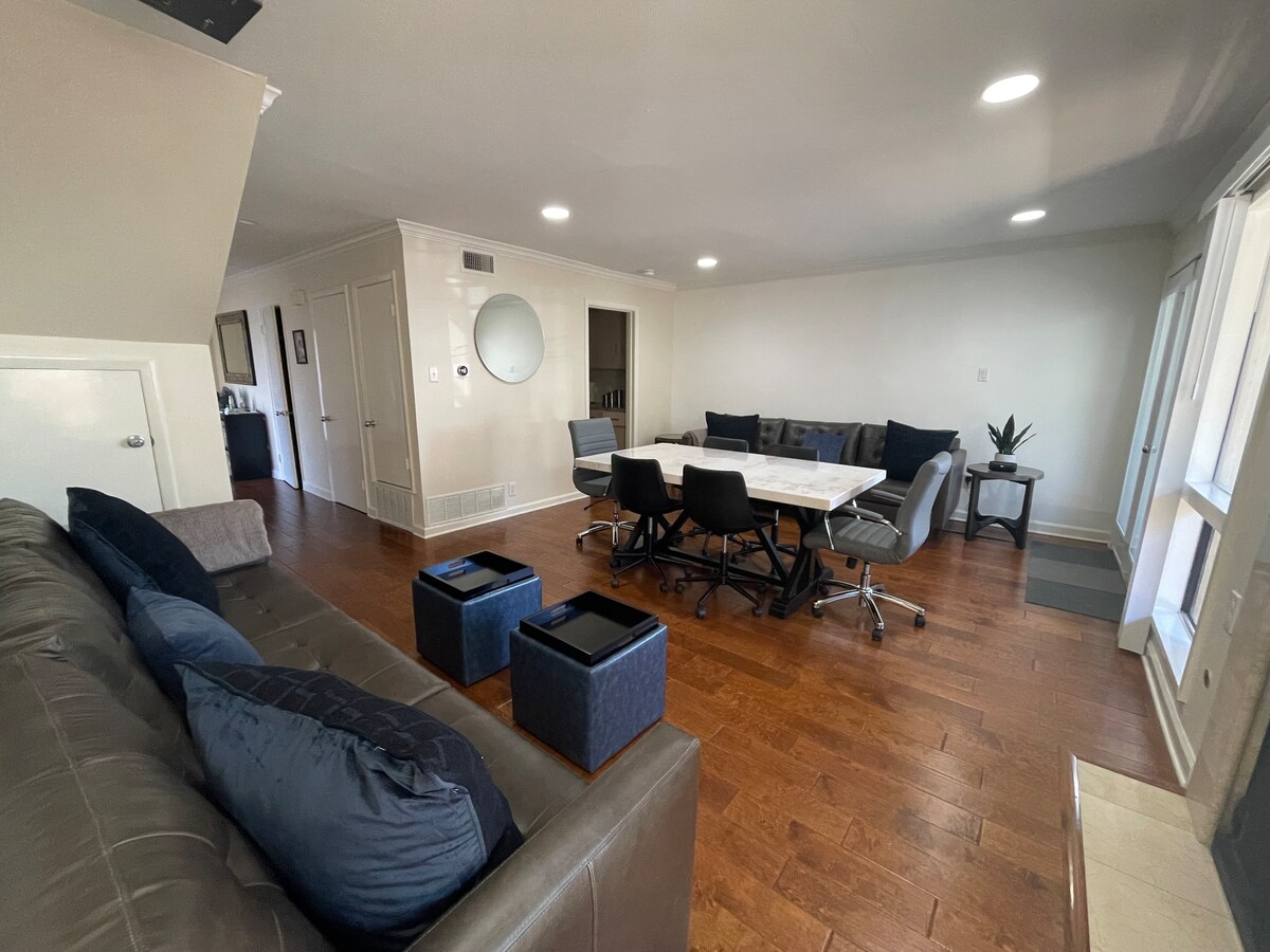 Downtown/Whole Foods HQ - Executive Road Suite