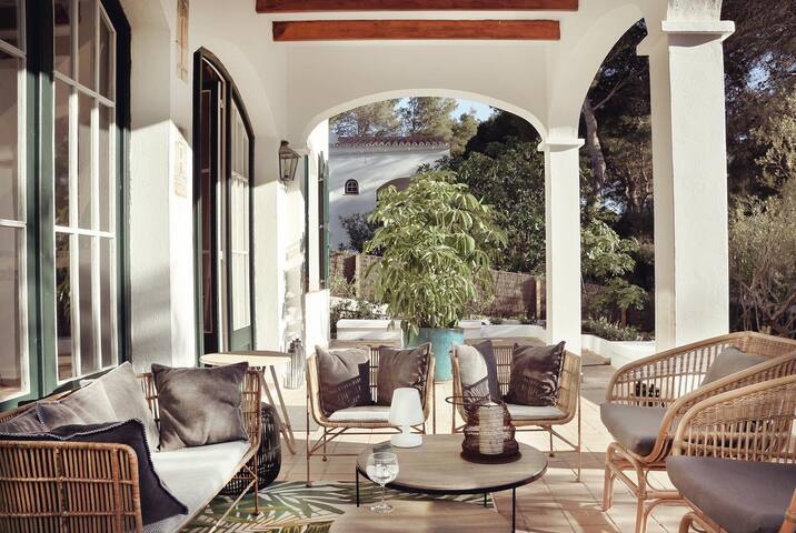 Luxury villa 6 bedrooms, pool, 2 min/beach/golf gallery image 2