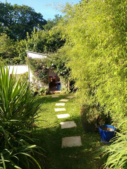 La chambre annexe face à la maison
