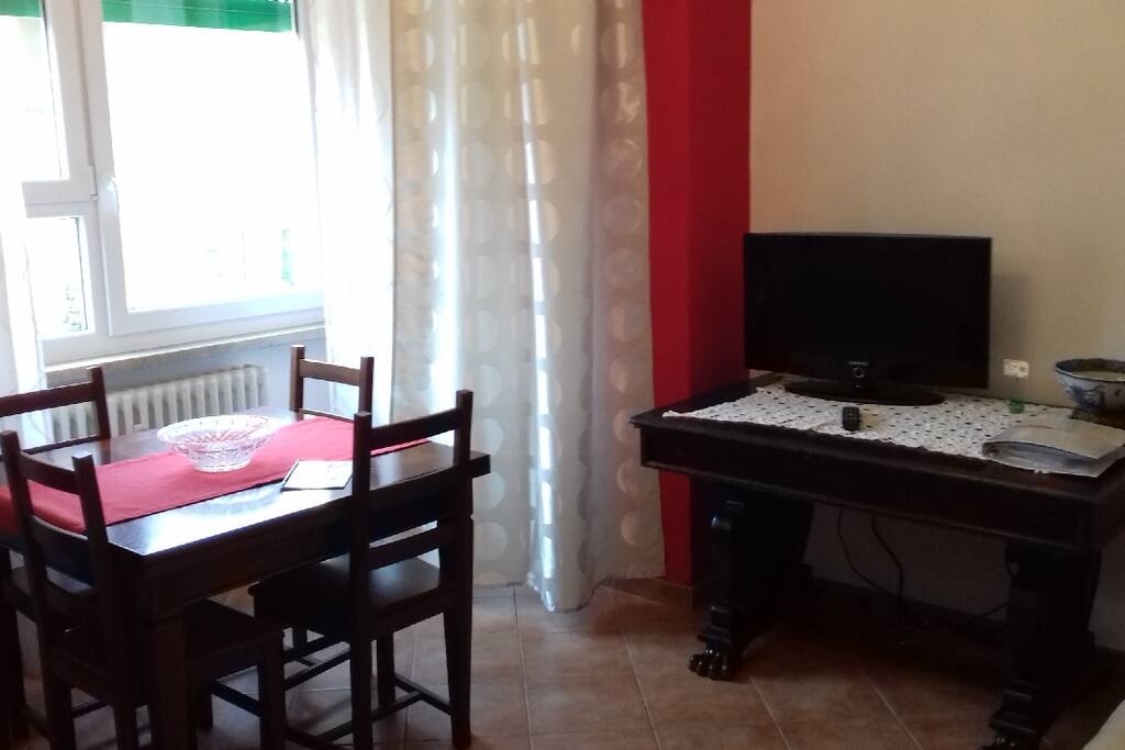 Soggiorno con tavolo allungabile
