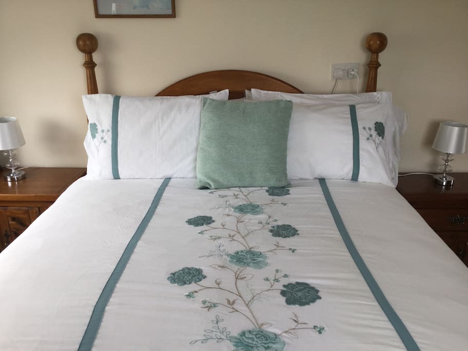 Queen bed in double room