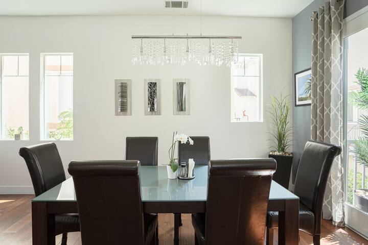 Luxurious House Close to the Beach gallery image 3