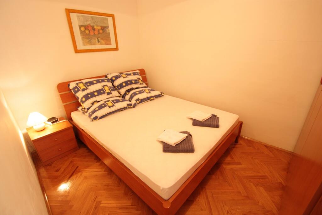 Bedroom, photo 1