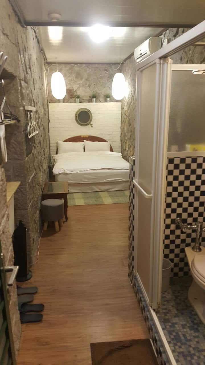 Walk Inn 3x3-Traditional Stone Room