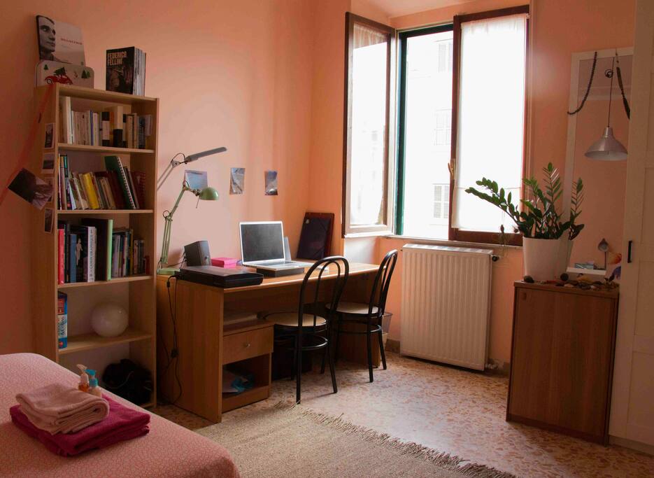 This is a perfect place to study or work, draw, take pictures... You also have a ventilator!