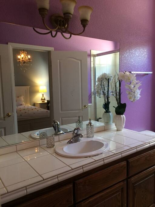 Attached Clean Full Bath