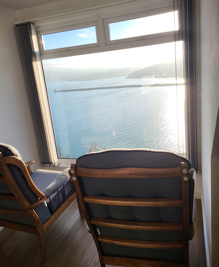 Იხილეთ Fishguard-ის ყურე.