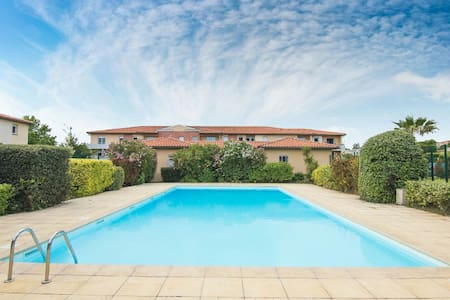 T2 avec clim,piscine,terrasse,tennis,parking,wifi