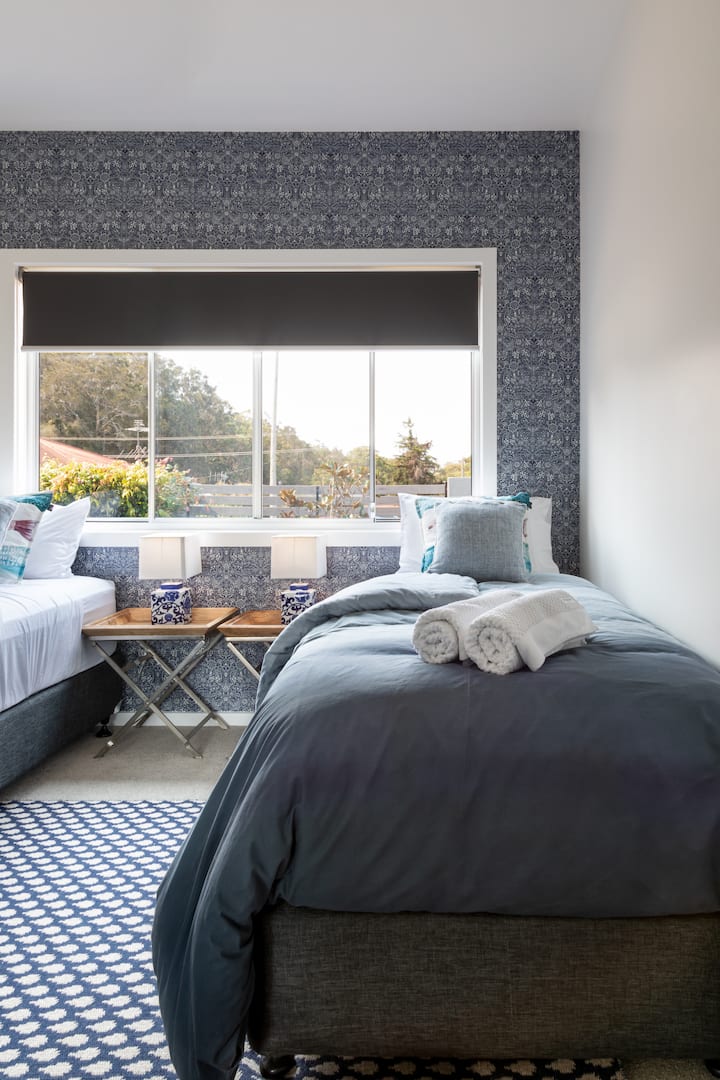 تكوين غرفة النوم 2 ثانية مع سريرين فرديين