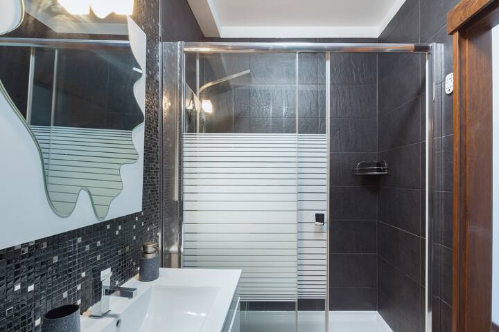 Deluxe Spacious Flats w/Mezzanine by HostWise gallery image 5