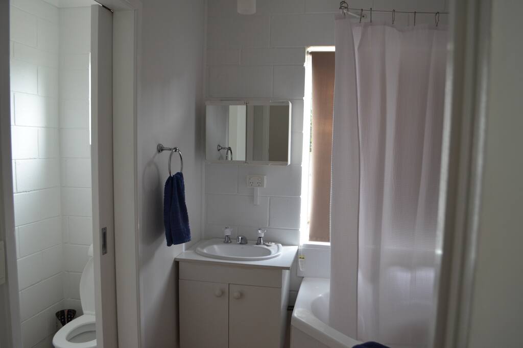 Modern bathroom.