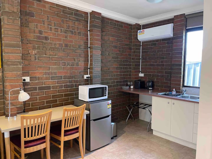 Green Cabin - Caroline Springs