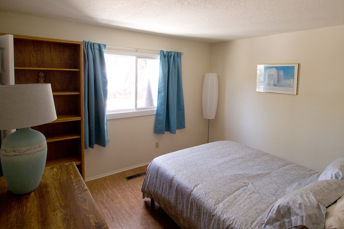 Spálňa s manželskou posteľou