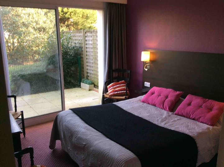 Dhomë gjumi me tarracë në katin përdhes