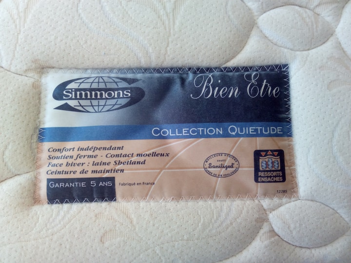 Dyshek dhe BOXSPRING 140 cm SIMMONS