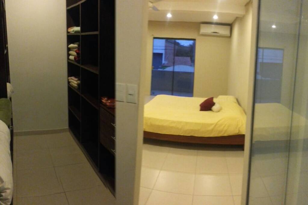 habitacion en suite con cama king. 2x2 vestidor jacuzzi + A.A.