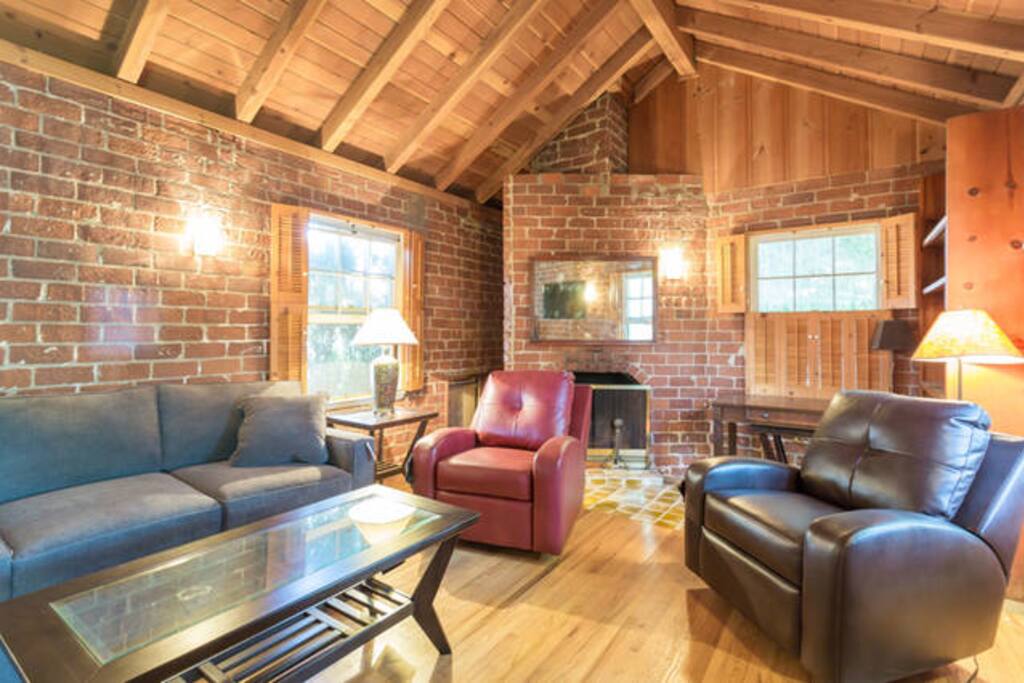 Another view of the room