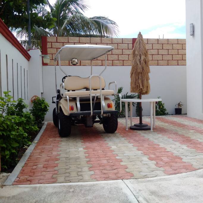 Villas Keh.
Estacionamiento.
El carrito de Golf tiene costo adicional.