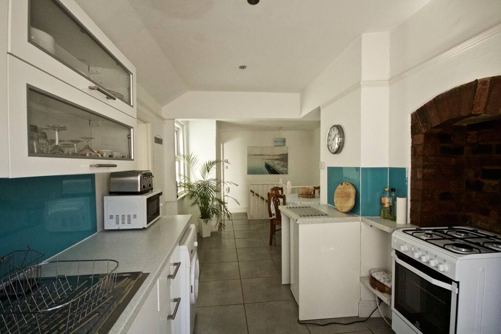 Dining & Kitchen area
