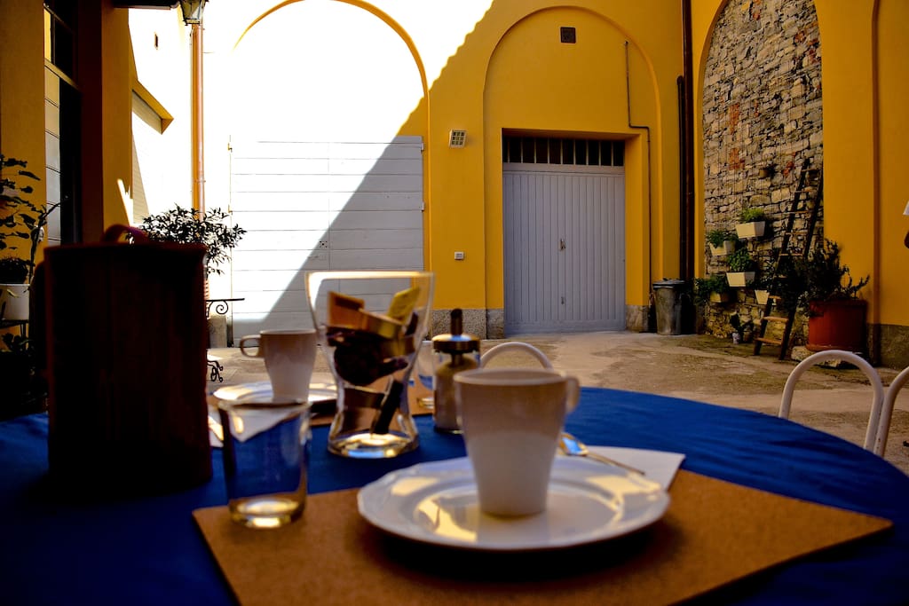 La Corte diZizi: outdoor breakfast