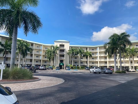 Successful Airbnb property: Million-Dollar Water Front view on Boca Ciega Bay. in West Lealman