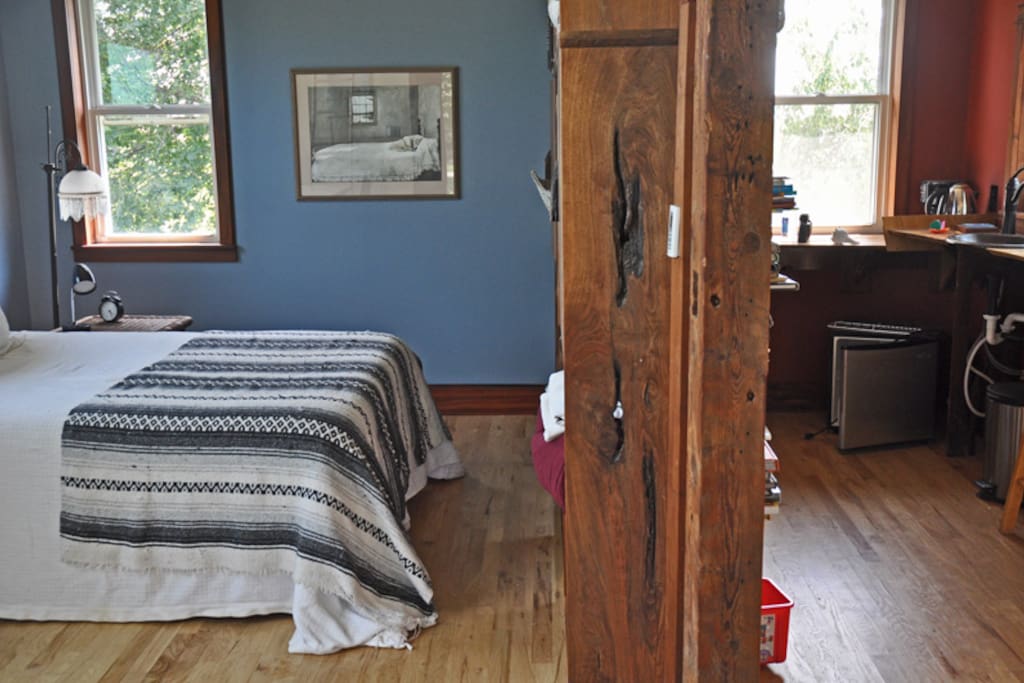 The bedclothes change with the seasons.