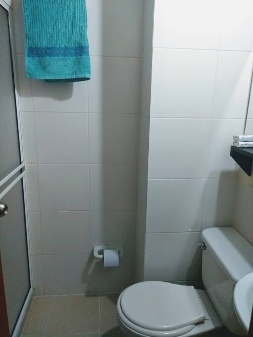 Baño privado con ducha caliente