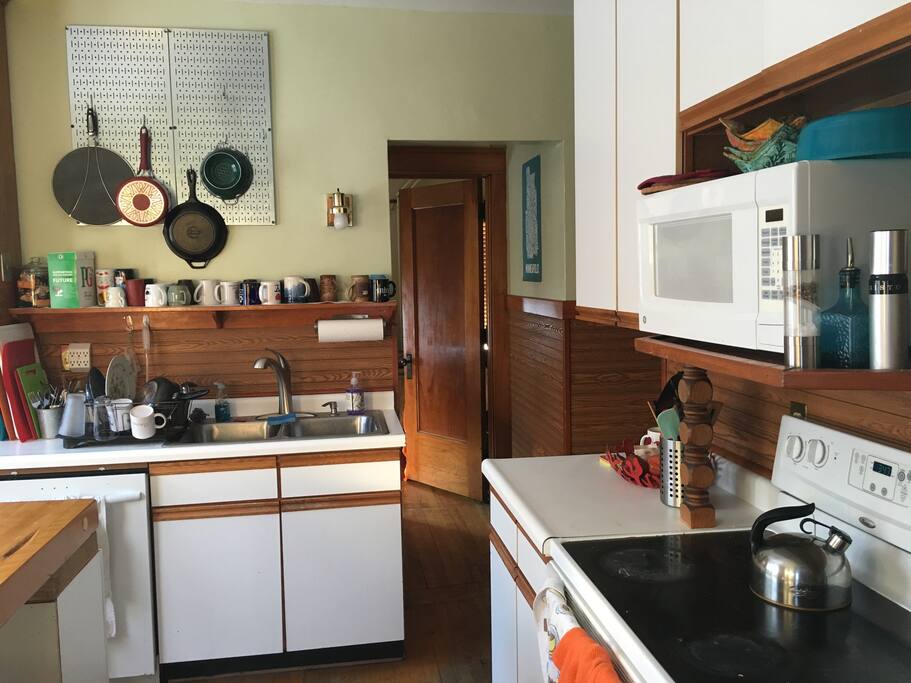 Kitchen: fridge, stove, microwave, dishwasher, coffee maker, soda stream, ninja blender, plates, glasses, mugs, all kitchen utensils available