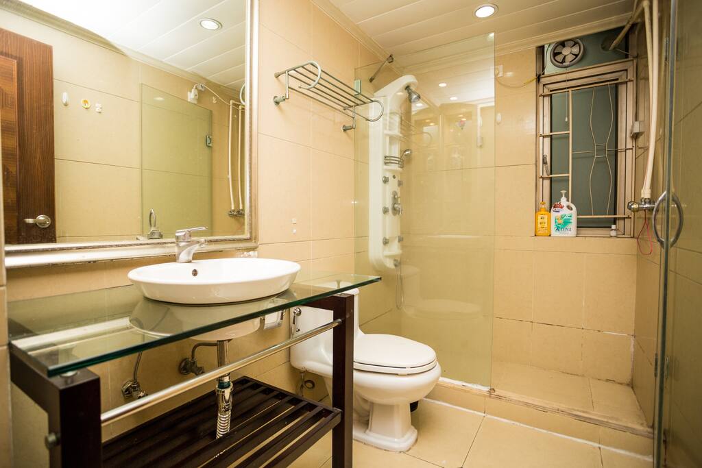 B卫生间Second bathroom