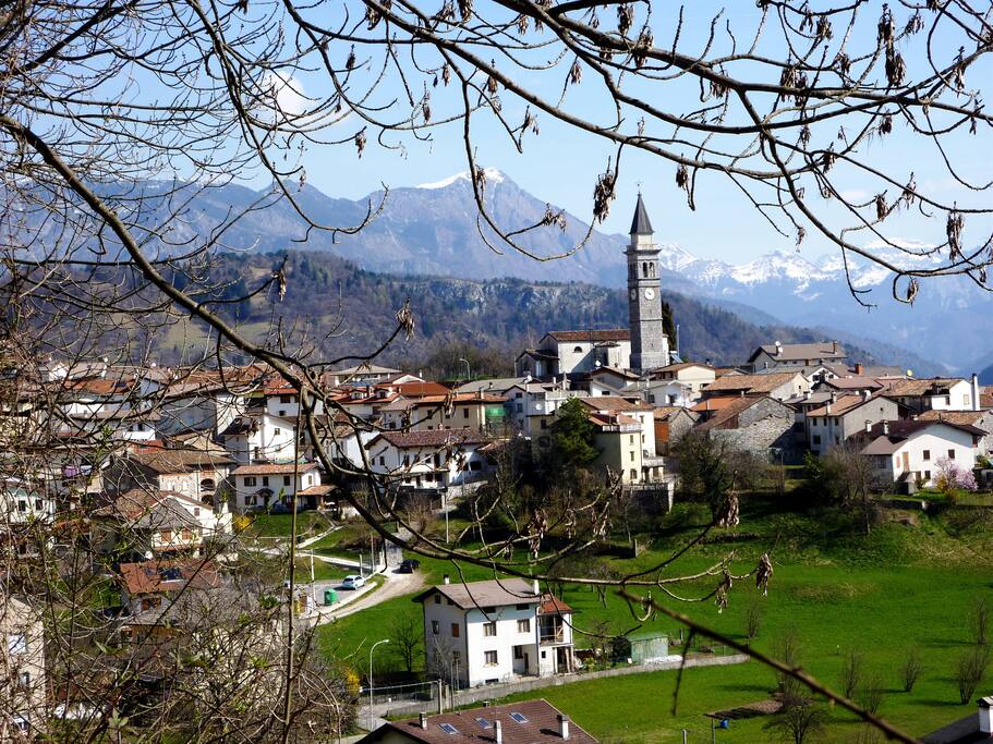 A 696m d'altitude "FUSEAcharmant Village de 250 habitants !