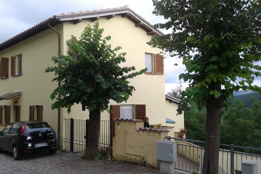 vista dalla via principale