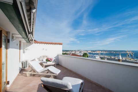 Top Airbnb: The attic of wonders a Trieste