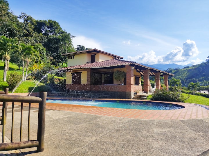 Hermosa Casa Finca Con Piscina En El Suroeste. - Andes