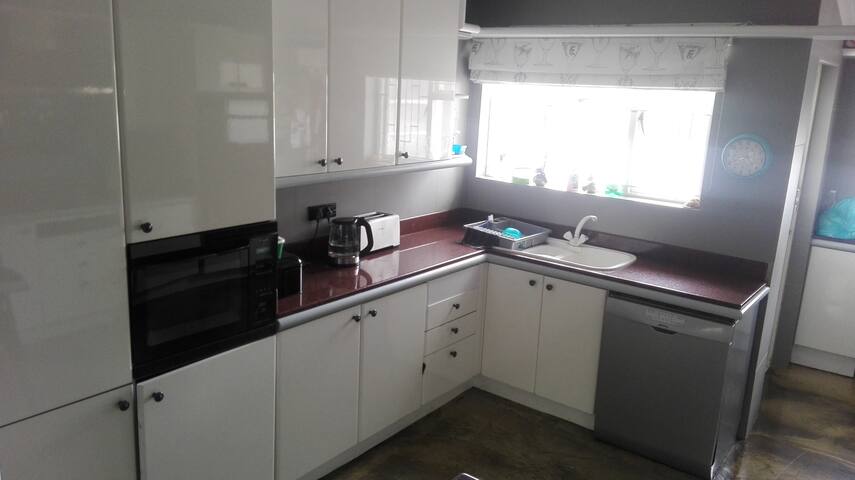 Central Family Home gallery image 5