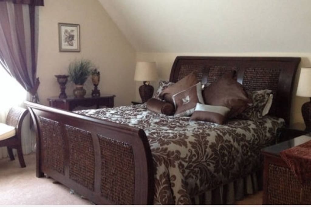 King bedroom with ensuite