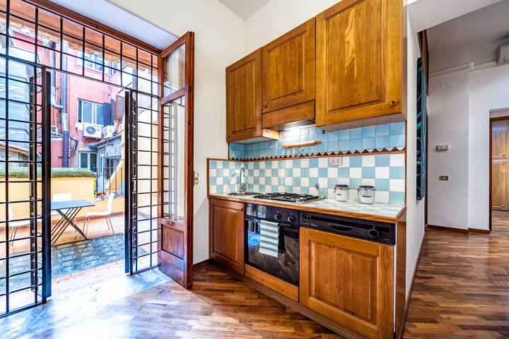 IREX Spanish Steps private apartment gallery image 4