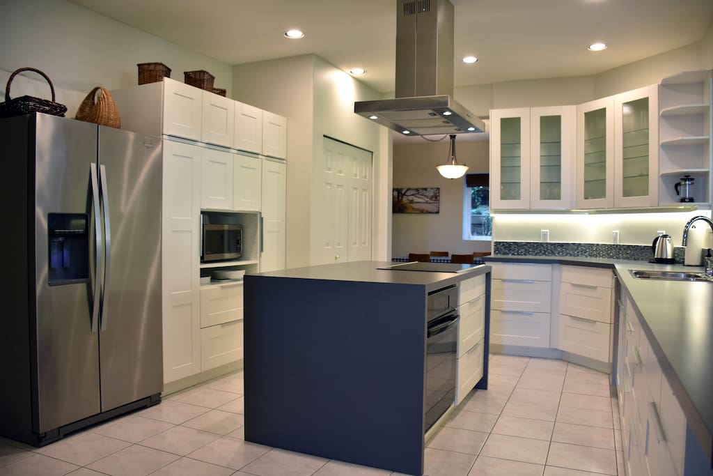 Large well equipped kitchen