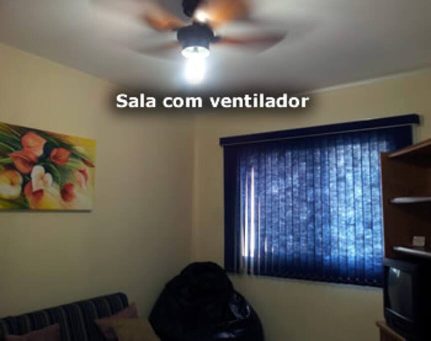 Sala com TV e Ventilador