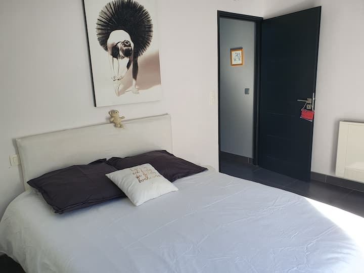 Spavaća soba 3 sa standardnim krevetom 140×200
12 m2