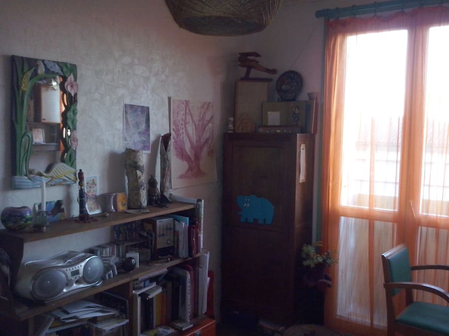 COTÉ NORD DE LA CHAMBRE